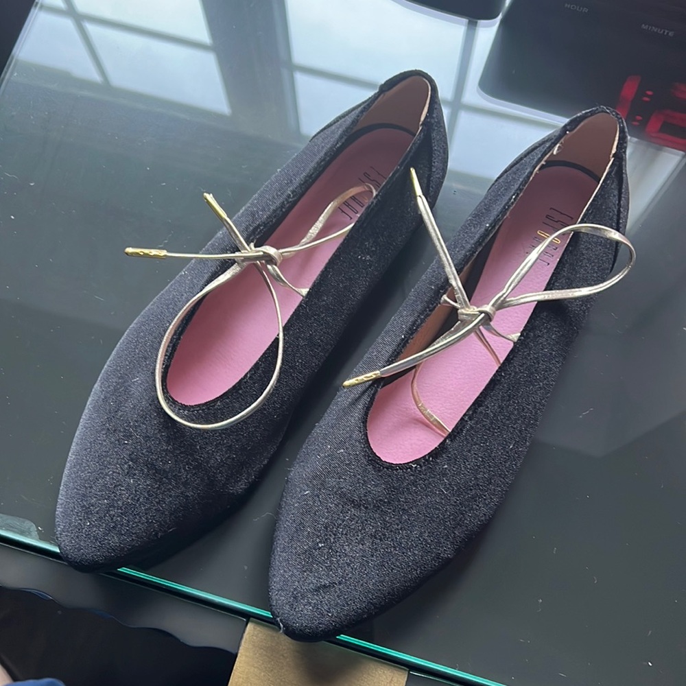 Worn 1x / like new black velvet dress shoe